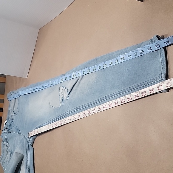 Vigoss, Size 28, Thompson Tomboy Jeans, Light Wash, Gently Used Condition. - Picture 8 of 14